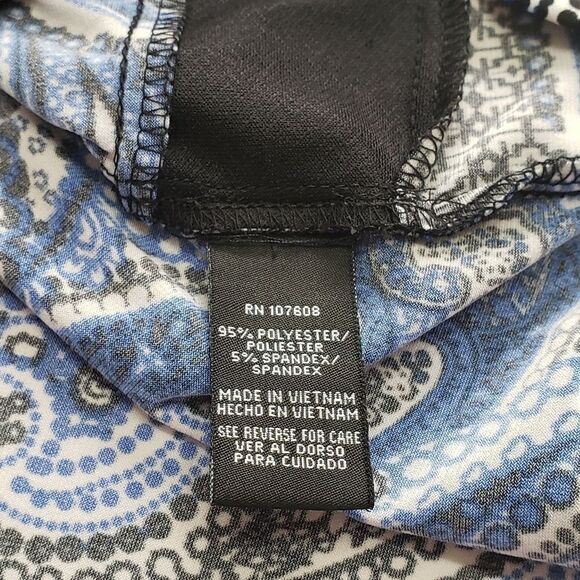 R&K Black Blue Paisley Print Open Cropped Jacket Sz L - Picture 12 of 13